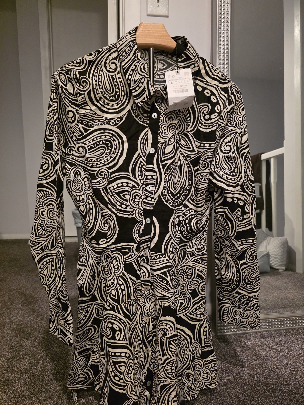 Zara Black and White Paisley Print Button-Up